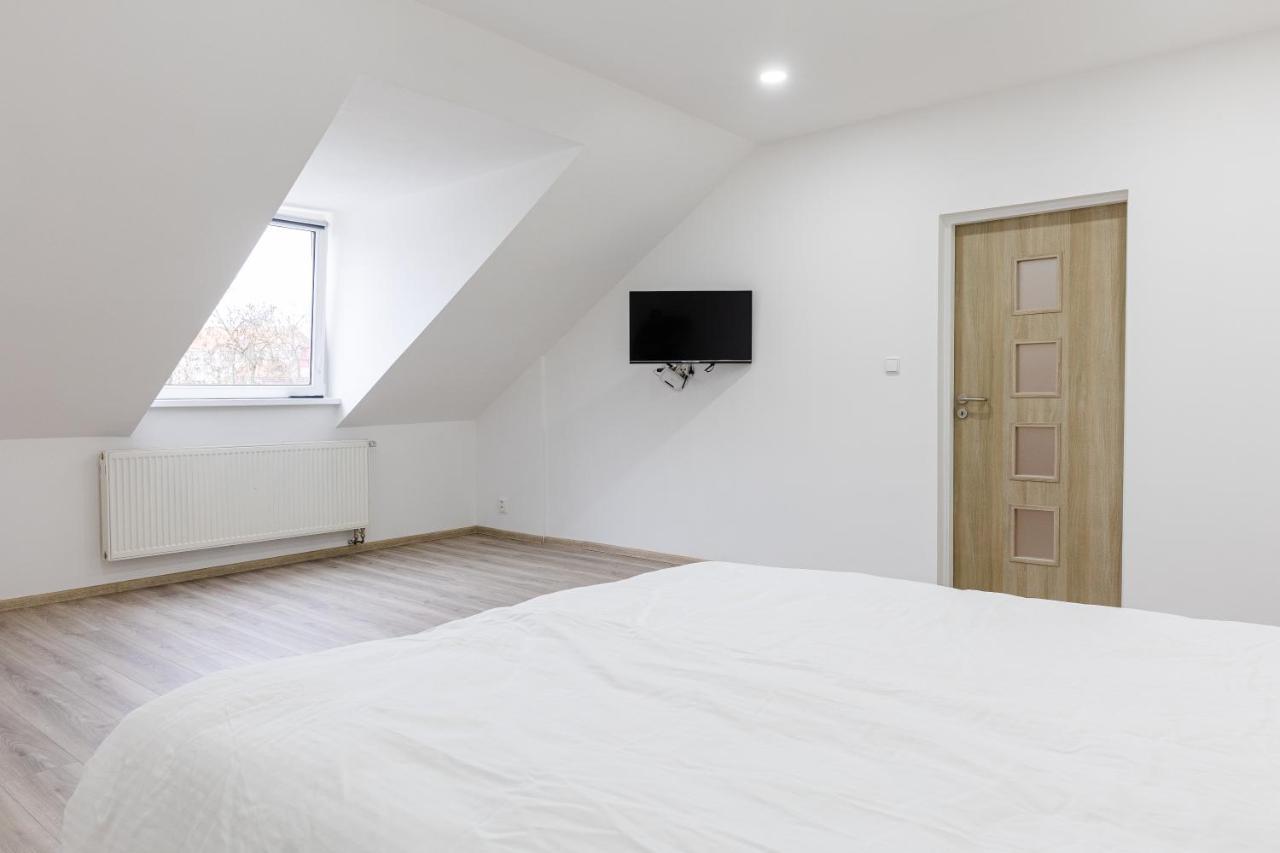 Apartment Th كارلوفي فاري المظهر الخارجي الصورة