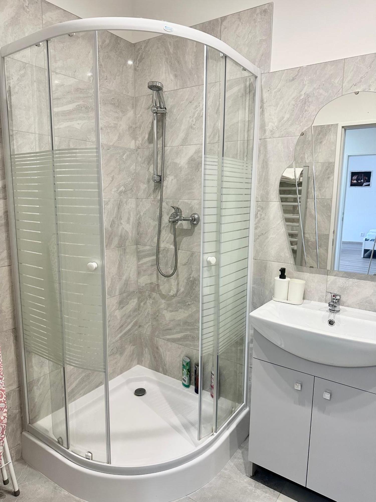 Apartment Th كارلوفي فاري المظهر الخارجي الصورة