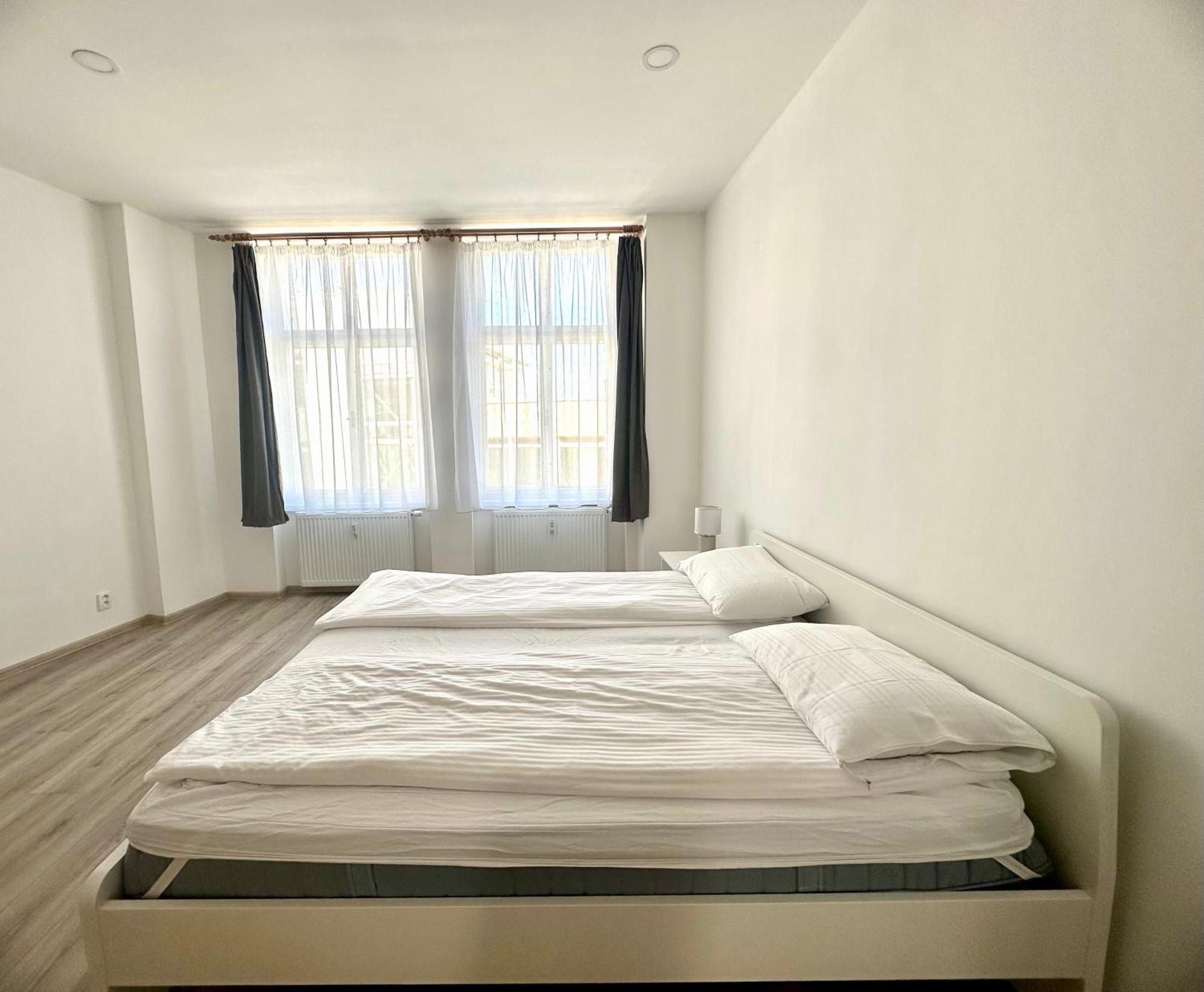 Apartment Th كارلوفي فاري الغرفة الصورة