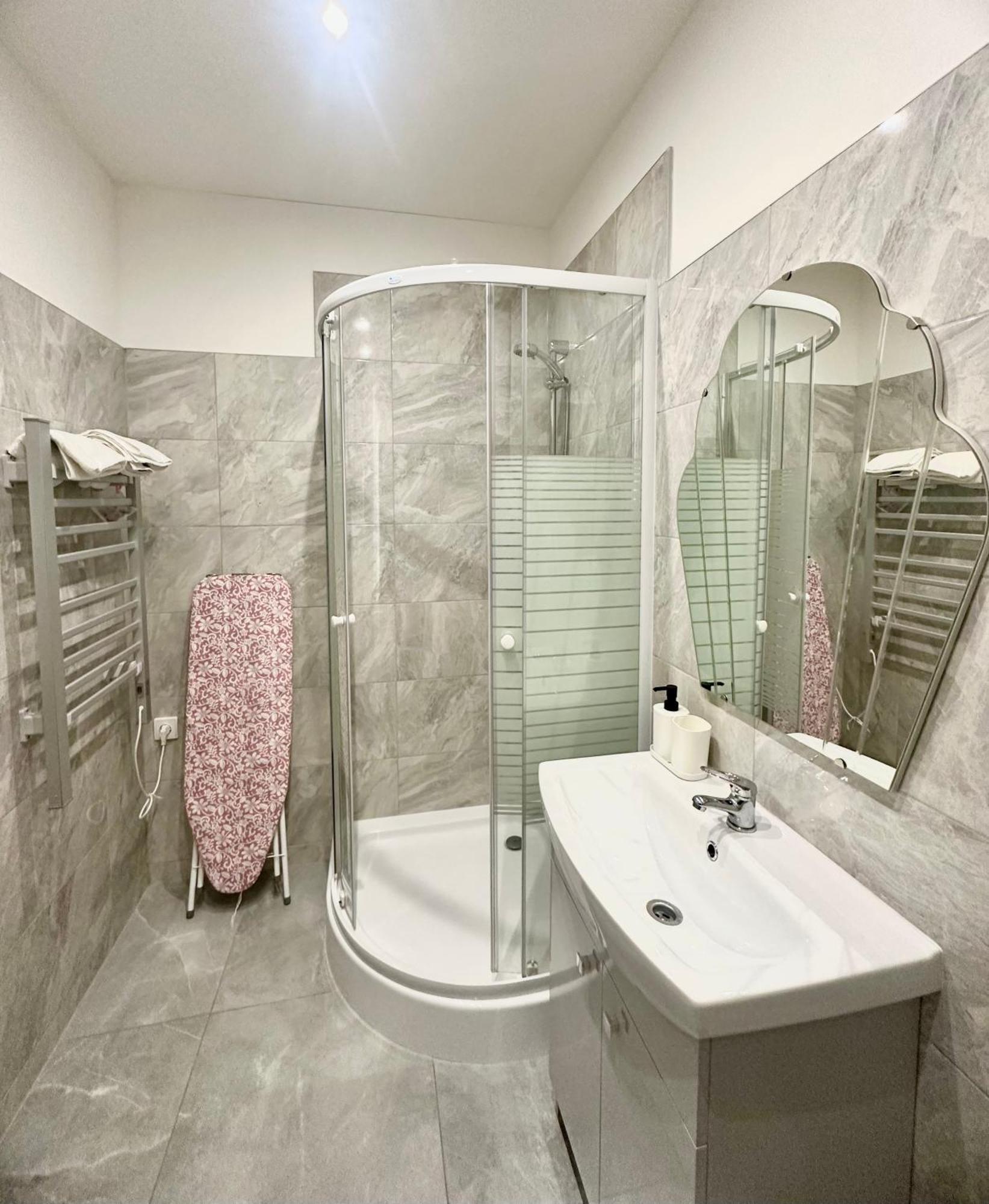 Apartment Th كارلوفي فاري الغرفة الصورة